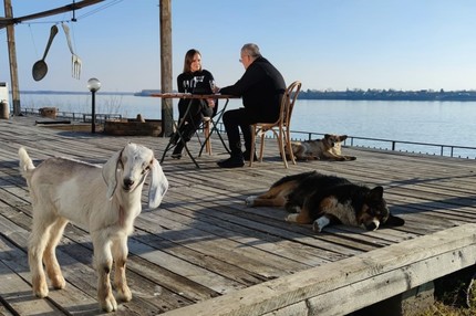 Duminică, 28 martie, de la ora 14.00, Ioana Maria Moldovan vine la Poezie şi delicateţuri, noua emisiune semnată Mircea Dinescu, la Prima TV
