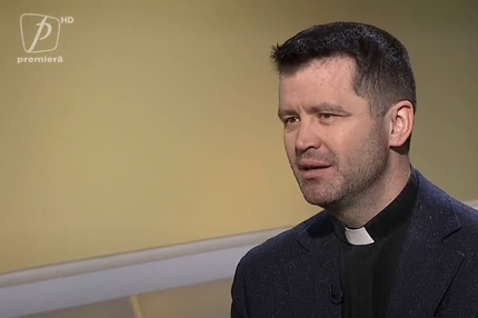 PĂRINTELE FRANCISC DOBOŞ: “CONTEAZĂ CUM NOI RĂMÂNEM VII, ÎNTR-O LUME MOARTĂ DE FRICĂ”
