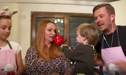 Hai cu fetele - Cea mai ingenioasă metodă de vopsit ouăle marca Dan Cruceru & Family