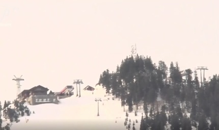 Turiştii, aşteptaţi cu zăpada în Poiana Braşov