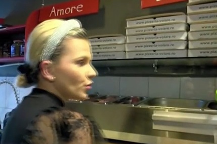 Exclusiv VIP - Cristina Vasiu face pizza în direct