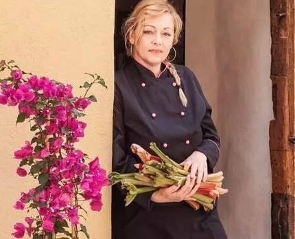 Focus la Prima Oră: Protest inedit în Braşov. Proprietarii unor restaurante se transformă în cerşetori