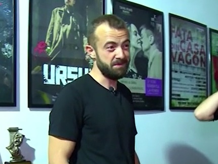 Hai cu fetele: În Bucureşti, un actor a făcut un teatru de la zero