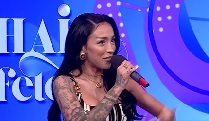 Ruby, la Hai cu fetele