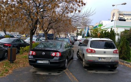 Amendă pentru parcarea pe trotuar