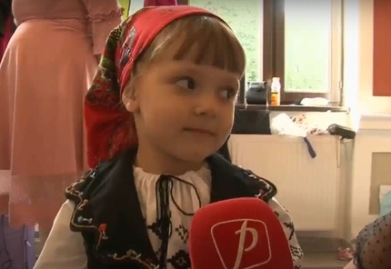 Mândri de costumul popular