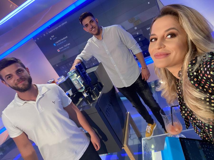 Băuturi record cu robotul-barman! 