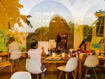 De ziua ei, Gabriela Marin a învăţat să picteze