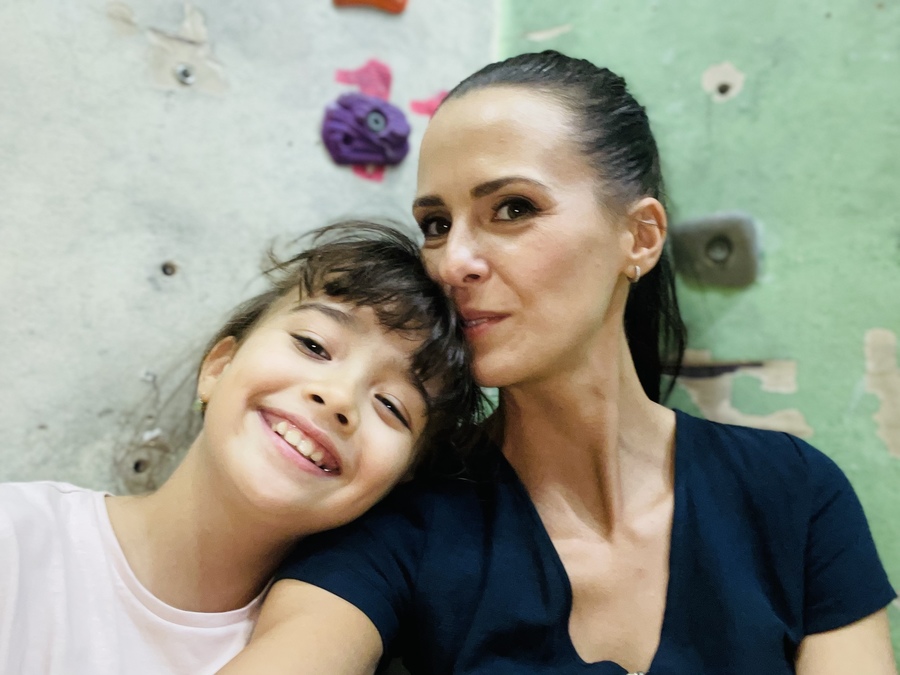 Livia Graur şi-a serbat fiica la sala de escaladă! Renata a împlinit 8 ani!