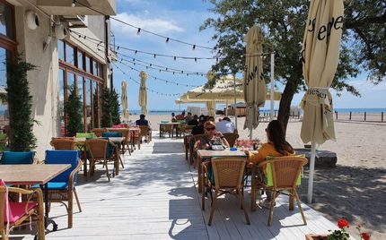 Staţiunile de pe litoral trag obloanele