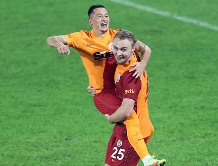 VIDEO Campionatul Turciei, "desfiinţat" după golul lui Moruţan. "Îţi bagă arbitri mingea în poartă. Parcă i-a alungat de pe calea ferată". Râzi cu lacrimi