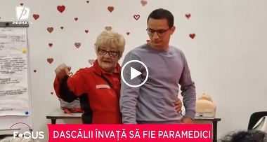 VIDEO. Profesorii se pregătesc să salveze vieţi. Primul oraş din România care va avea dascăli-paramedici