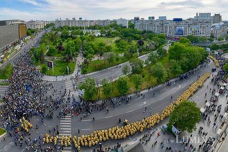 Ceremonie impresionantă în Capitală. Mii de preoţi şi credincioşi din toate colţurile ţării au participat la pelerinajul de Florii 