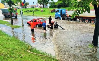 Vremea în ziua de Paşte - Cod galben de ploi, cu descărcări electrice, intensificări ale vântului şi grindină