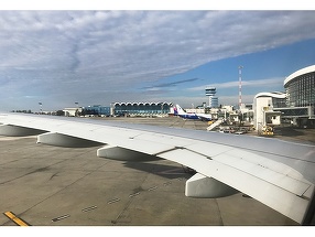 Finalul restricţiilor privind lichidele pe aeroporturile din UE şi al taxelor pentru bagaje suplimentare? Nu chiar atât de repede