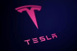 Autorităţile americane verifică Tesla pentru raportarea întârziată a accidentelor legate de sistemele de asistenţă la condus