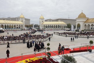 Catedrala Naţională, sfinţită în prezenţa a mii de pelerini şi oficialităţi. Când pot intra credincioşii în lăcaş