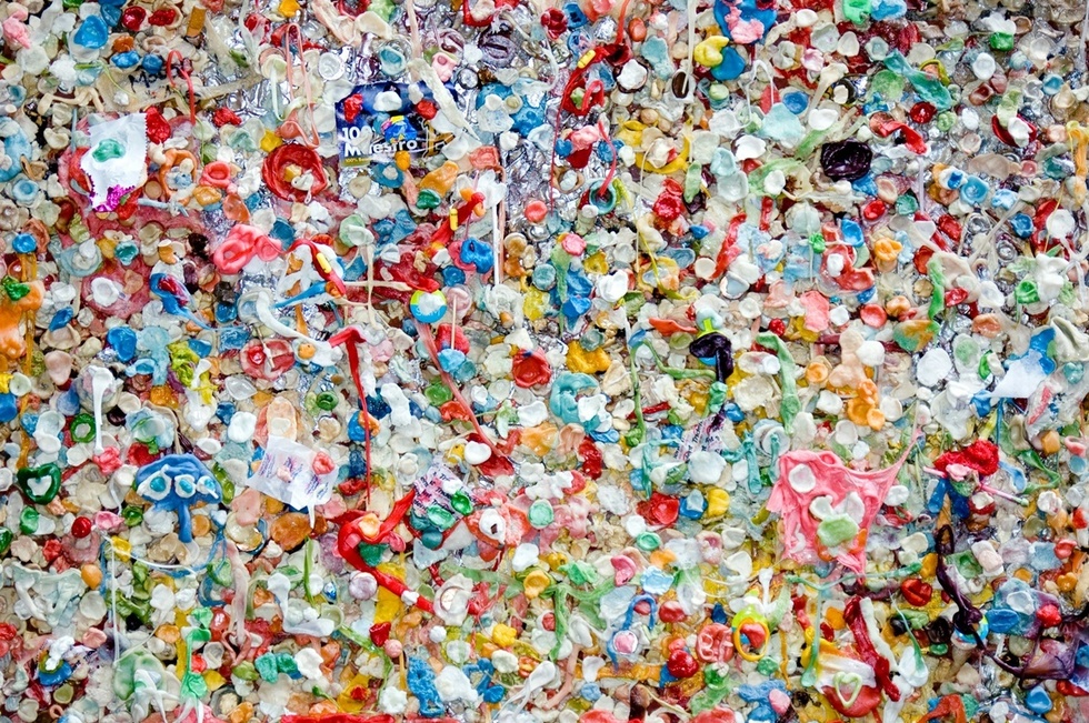 Plasticul se schimbă. Noi reguli pentru sticle, paie şi ambalaje