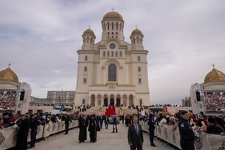 Număr uriaş de pelerini au trecut prin Sfântul Altar la Catedrala Naţională