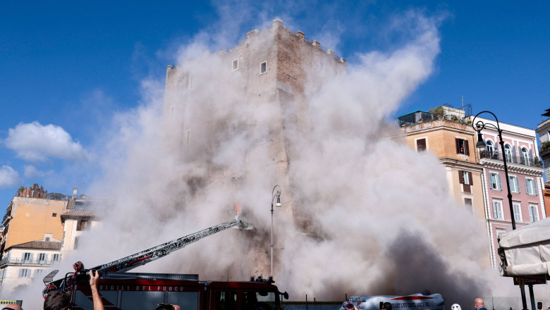 Doliu la Roma după moartea muncitorului român prins sub dărâmăturile turnului medieval Torre dei Conti