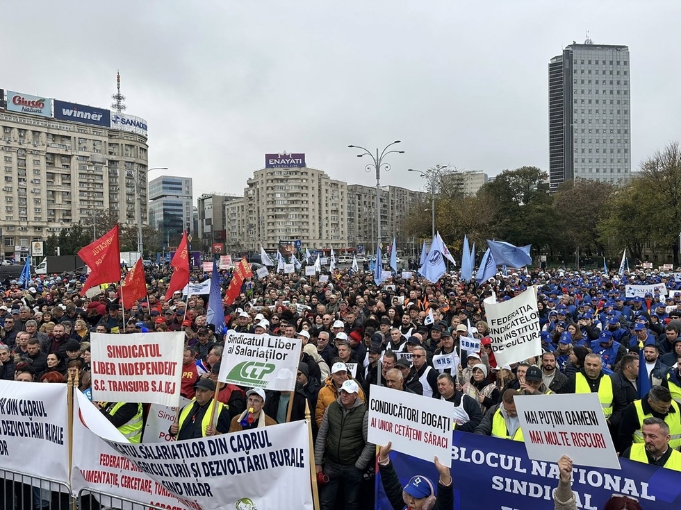 VIDEO. Sindicaliştii BNS protestează în Piaţa Victoriei faţă de politicile guvernamentale care au alimentat inflaţia