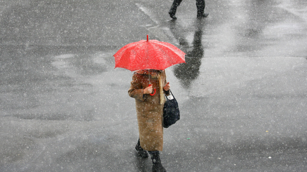 Cod galben de ploi, lapoviţă şi ninsoare în România. ANM anunţă răcire accentuată şi risc de polei