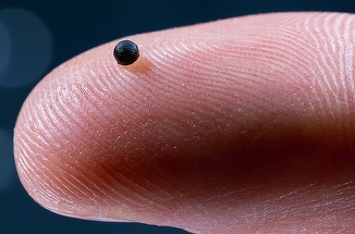 Un microrobot mai mic decât un bob de orez poate revoluţiona tratamentele medicale