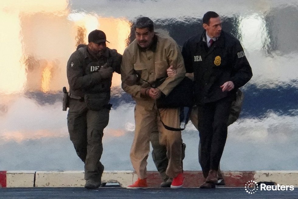 FOTO. Nicolas Maduro, dus cu elicopterul la tribunal şi păzit cu mitraliere de soldaţi