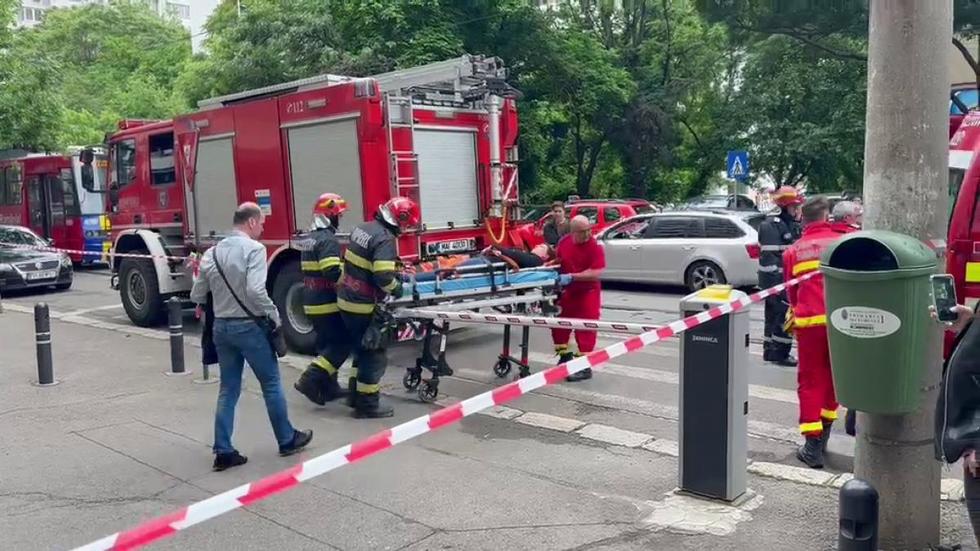 Cinci persoane rănite, după ce un lift a căzut în gol la Ministerul Transporturilor. Toate ascensoarele din clădire au fost oprite