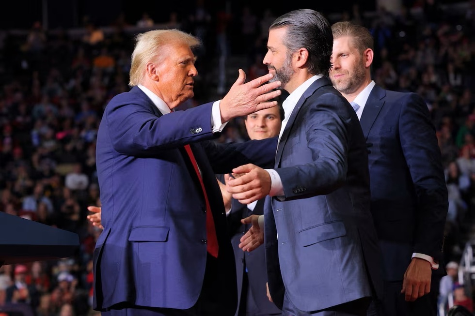 Trump va lipsi de la nunta fiului său, Donald Trump Jr. Motivul care îl forţează să rămână la Washington