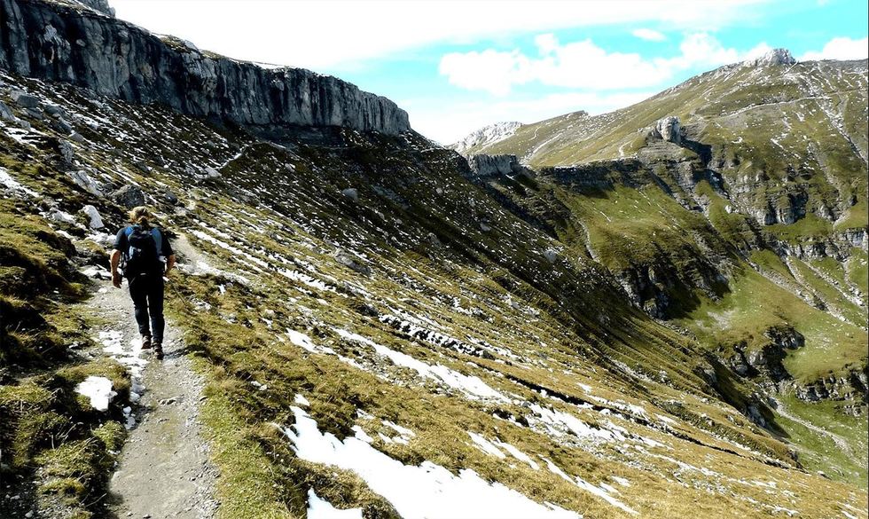 Intervenţie de amploare în Munţii Bucegi. Mai mulţi participanţi la competiţia „Transylvania 100” au câzut într-o râpă