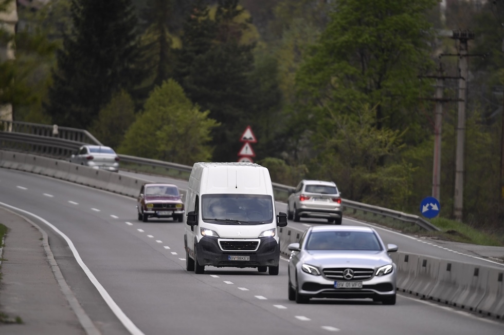UE introduce noi reguli pentru şoferii cu permis categoria B. Tahograful devine obligatoriu pentru vehiculele de peste 2,5 tone