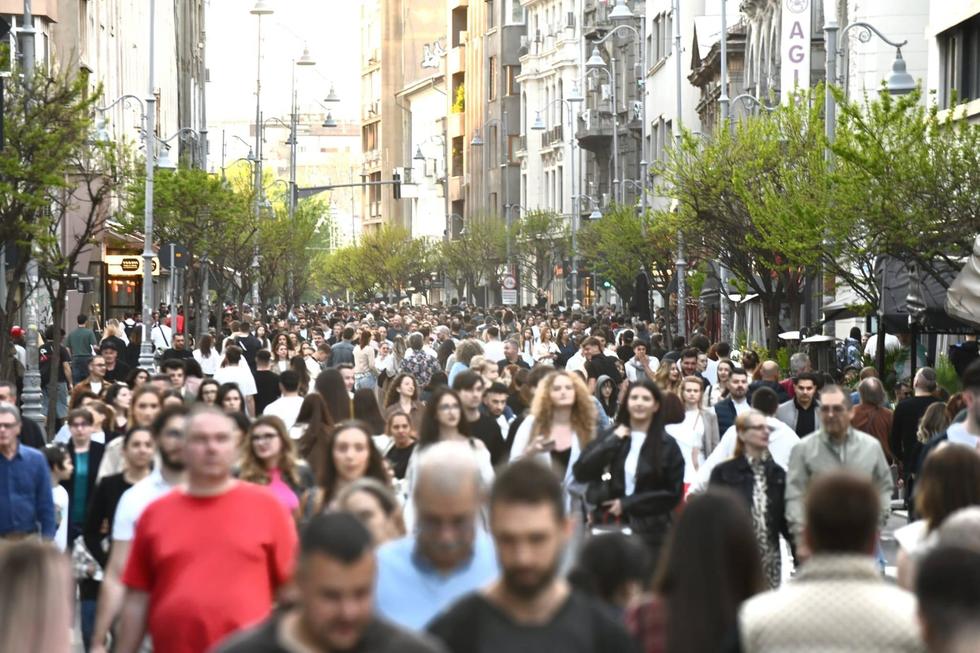 Numărul şomerilor a scăzut în aprilie, potrivit INS. Tinerii continuă să fie cei mai afectaţi de lipsa locurilor de muncă