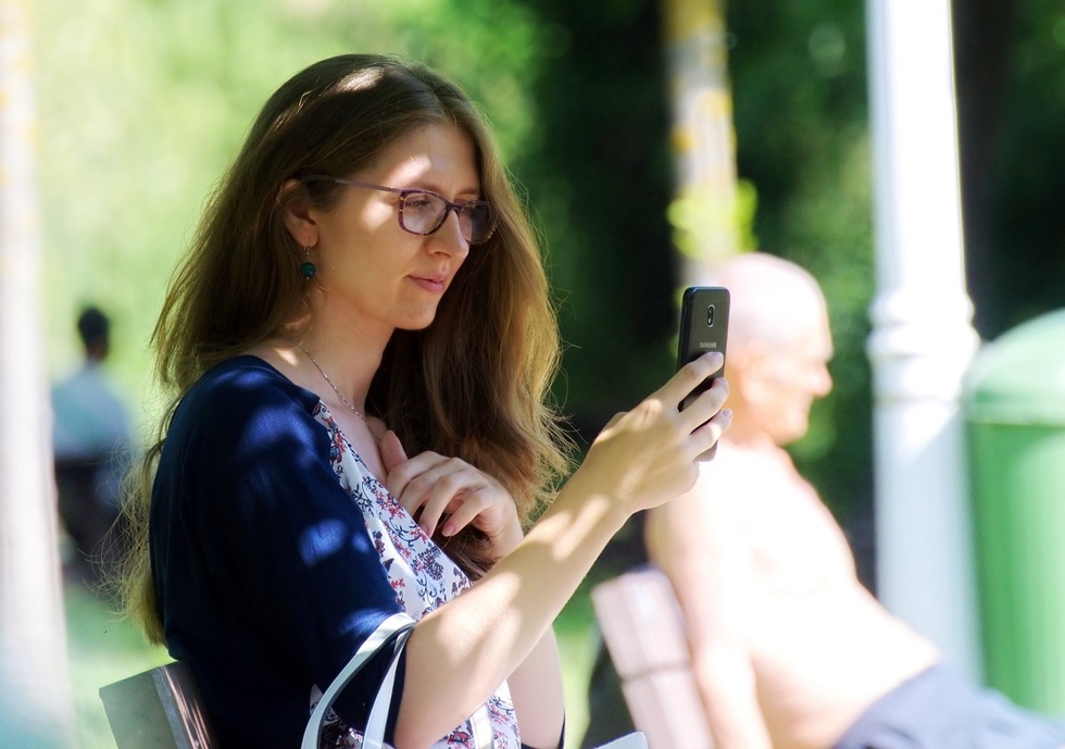 Sondaj INSCOP. Românii sunt convinşi că pot identifica ştirile false despre război şi securitate. Cei mai mulţi cred însă că restul populaţiei este uşor de manipulat