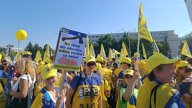 Profesorii ies din nou în stradă pentru salarii şi condiţii mai bune. Aproximativ 20.000 de sindicalişti sunt aşteptaţi la protestul din Capitală