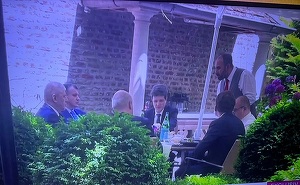 Nicuşor Dan, apariţie care a stârnit controverse la Bruxelles. A ieşit la masă cu şeful SPP, Rareş Bogdan şi alţi politicieni