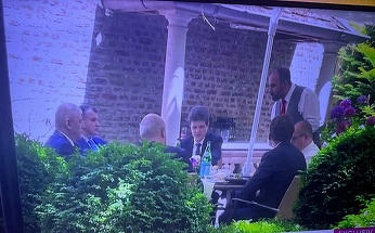 Nicuşor Dan, apariţie care a stârnit controverse la Bruxelles. A ieşit la masă cu şeful SPP, Rareş Bogdan şi alţi politicieni
