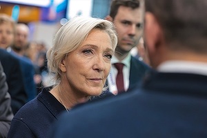 Marine Le Pen aşteaptă marţi verdictul care îi poate încheia cariera politică. Jordan Bardella este pregătit să-i ia locul