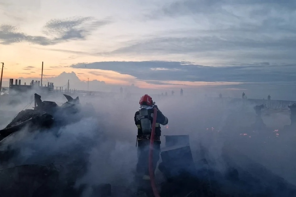 Incendiu puternic în Mamaia. Două baruri de pe plajă au fost distruse de flăcări