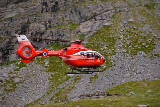 Patru alpinişti s-au prăbuşit în gol în Bucegi, după ce coarda cu care erau asiguraţi s-ar fi rupt. Unul dintre ei a murit