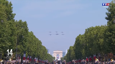 VIDEO. Parada de Ziua Franţei, prezidată pentru ultima dată de Emmanuel Macron. România participă cu Brigada 30 Gardă