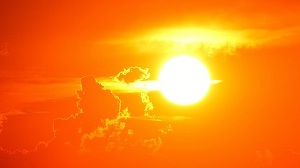 Canicula loveşte din nou România, cu temperaturi de până la 37 de grade. Urmează vijelii şi ploi torenţiale în aproape toată ţara
