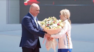 Sala de gimnastică „Nadia Comăneci” a fost inaugurată la Otopeni, la 50 de ani de la primul 10 olimpic. Ilie Bolojan: „Mulţumesc, Nadia Comăneci!”