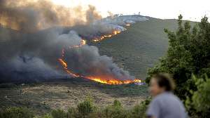 Europa, în flăcări. Peste 160.000 de oameni evacuaţi din Franţa şi Spania, incendiile scapă de sub control