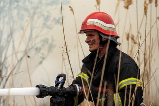 Peste 2.300 de hectare au fost mistuite de flăcări în doar trei zile. IGSU avertizează: incendierea vegetaţiei uscate se sancţionează dur