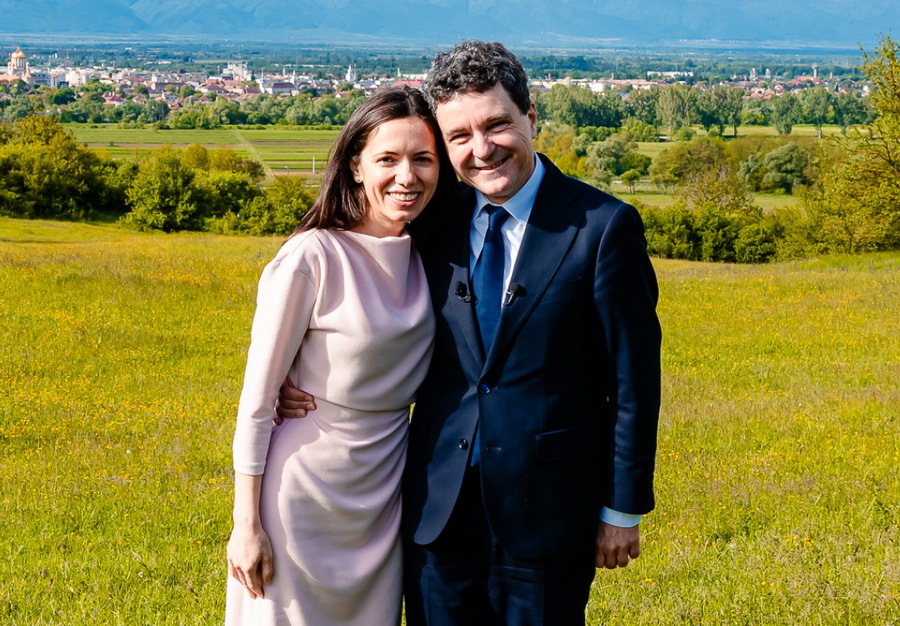 Preşedintele Nicuşor Dan anunţă că a publicat declaraţia de avere a partenerei sale, Mirabela Grădinaru