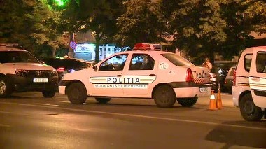 Părinţii unui elev de opt ani, arestaţi preventiv după ce au agresat-o pe învăţătoarea fiului lor