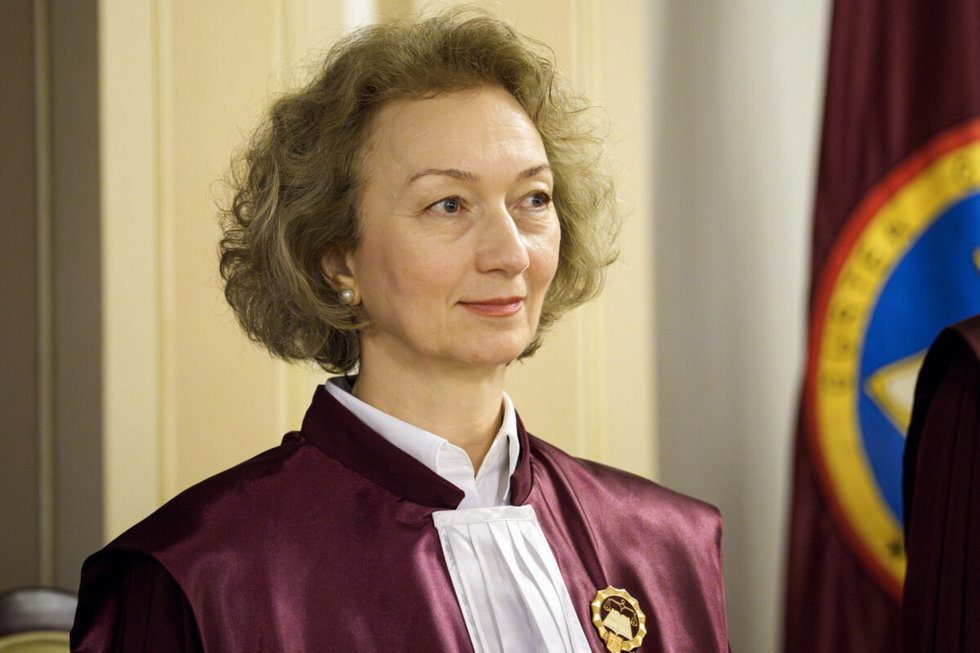 CCR, precizări după întâlnirea dintre Simina Tănăsescu şi Ilie Bolojan. Curtea neagă că s-ar fi discutat cauze aflate pe rol