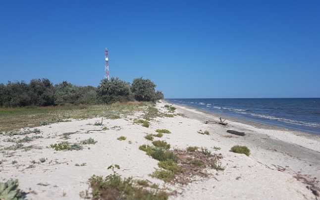 Fragmente suspecte de dronă, găsite pe plaja Tuzla. Scafandrii militari, trimişi pentru verificări