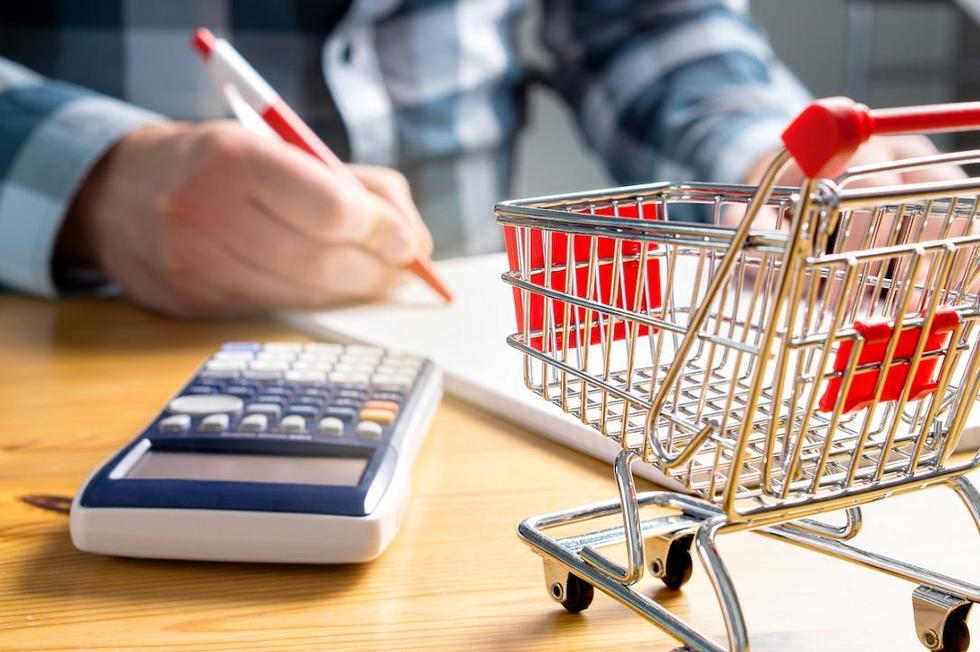 România intră în stagflaţie. Economia scade, iar preţurile rămân ridicate